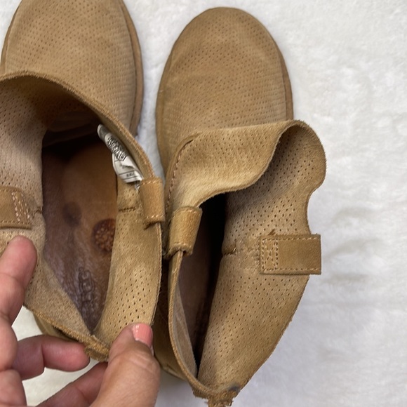 UGG Australia Woman’s US 9 Unlined Classic Mini Perf Suede Boots - Picture 6 of 11